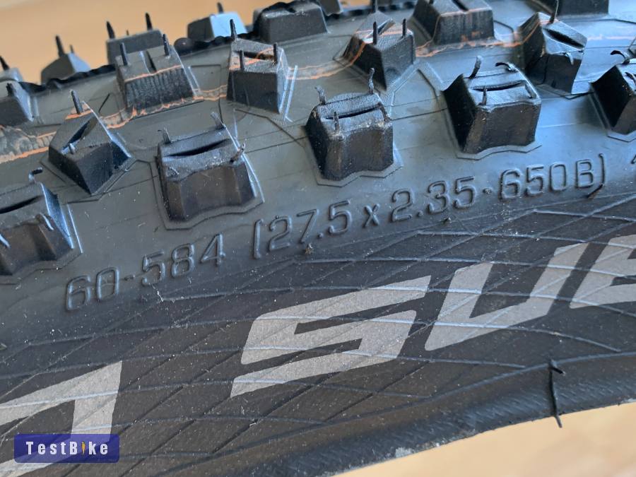 Új 27.5” 2.35 Schwalbe Hans Dampf Soft 809gramm tubeless