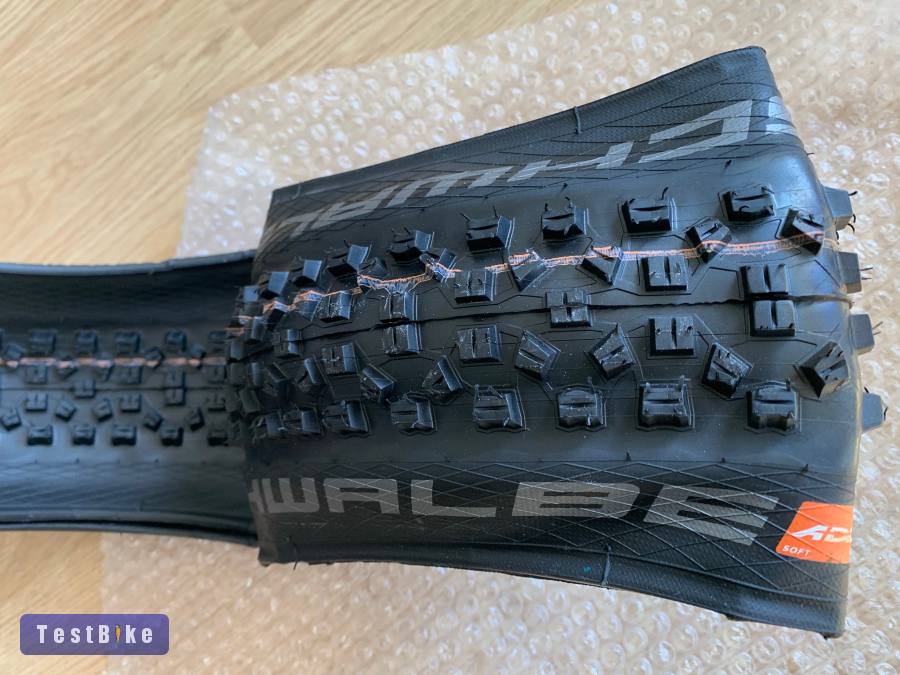 Új 27.5” 2.35 Schwalbe Hans Dampf Soft 809gramm tubeless