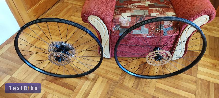 Új 29" Boost Bontrager kovee 25 tlr kerekek első és hátsó