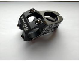 Új 45mm alumínium stucni (kormányszár). 31,8mm kormányhoz