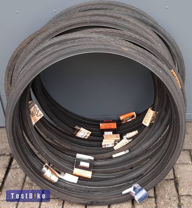 Új 622-28 külső gumik eladóak-cst-schwalbe-velotech