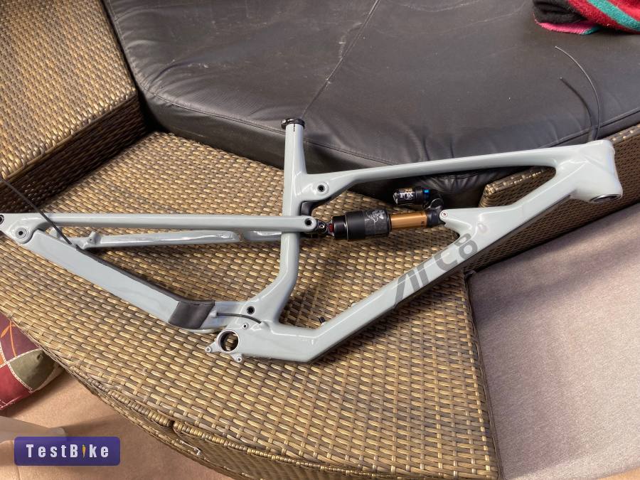 Új ARC8 AirST svájci carbon enduro váz vagy váz szett eladó!