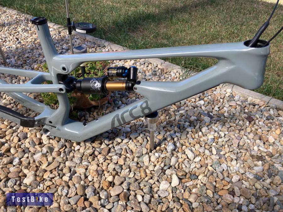 Új ARC8 AirST svájci carbon enduro váz vagy váz szett eladó!