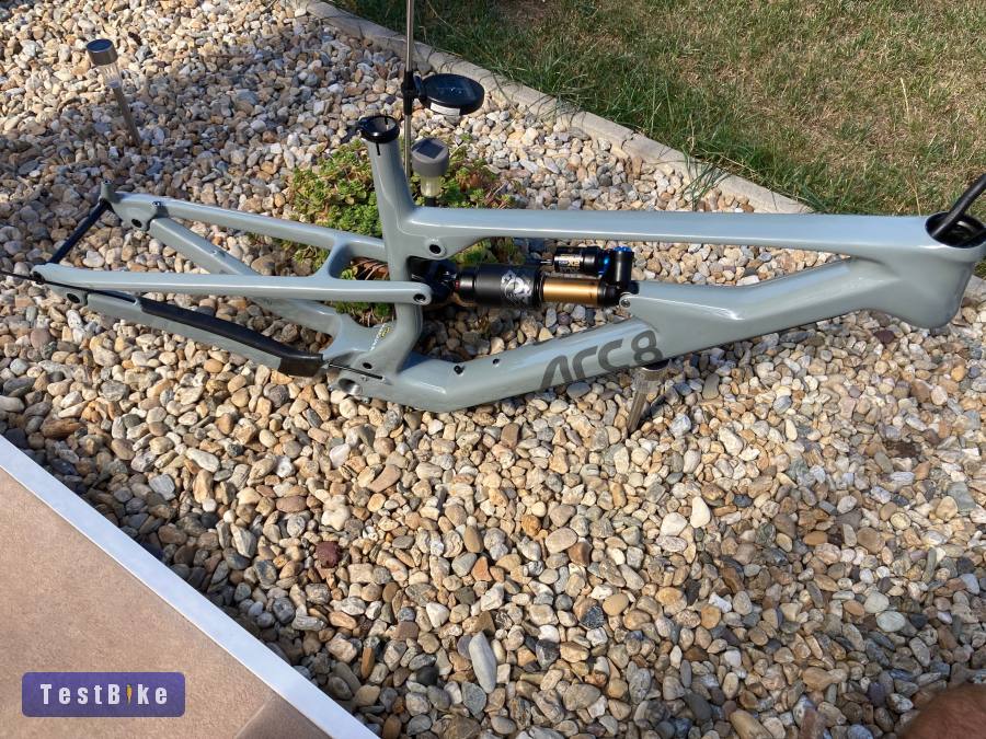 Új ARC8 AirST svájci carbon enduro váz vagy váz szett eladó!