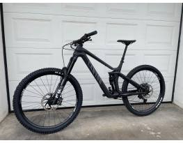 Új Canyon Strive CFR Underdog L