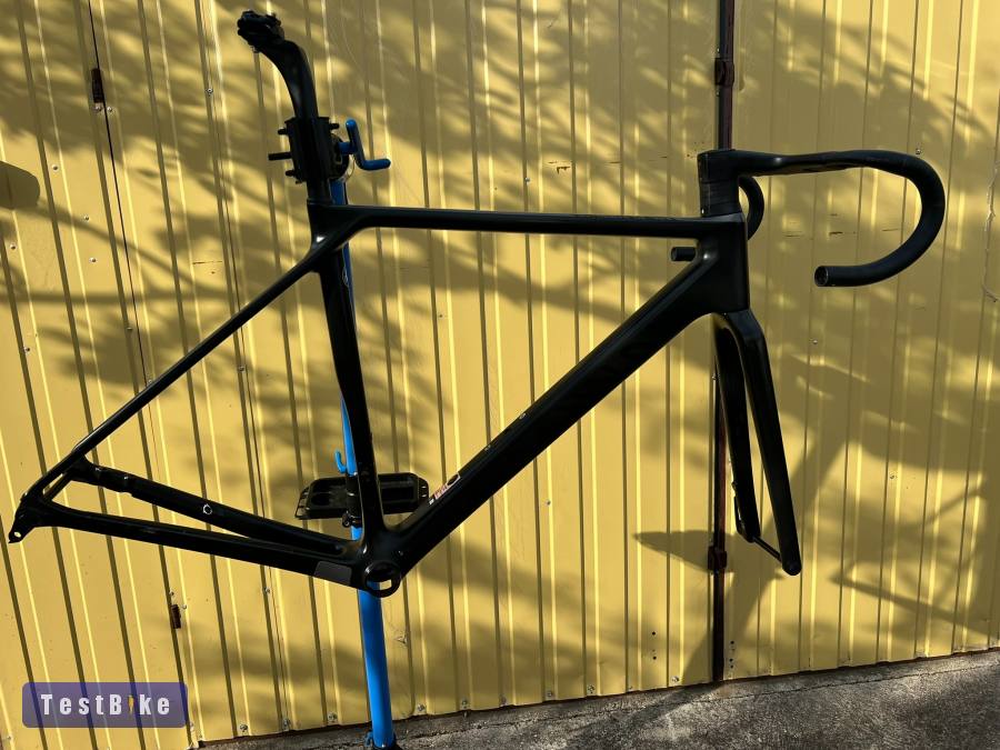 Új Canyon Ultimate CF SLX