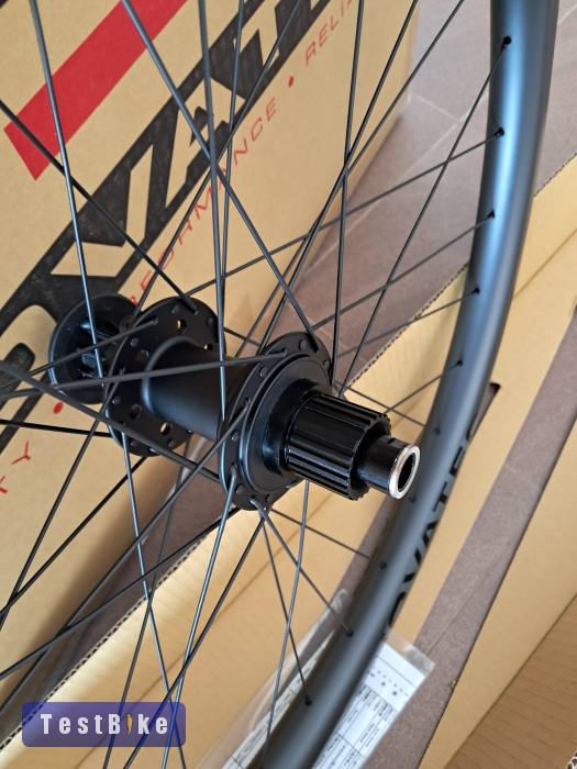 Új carbon kerékszett 29 ár alatt Novatec syncross DT