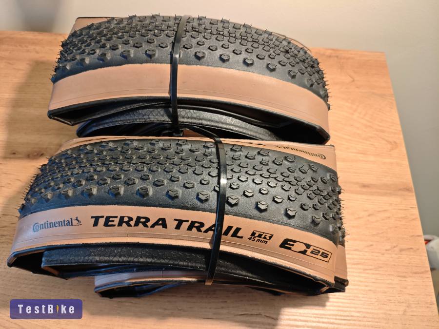 Új Continental Terra Trail külső gumik 45-622