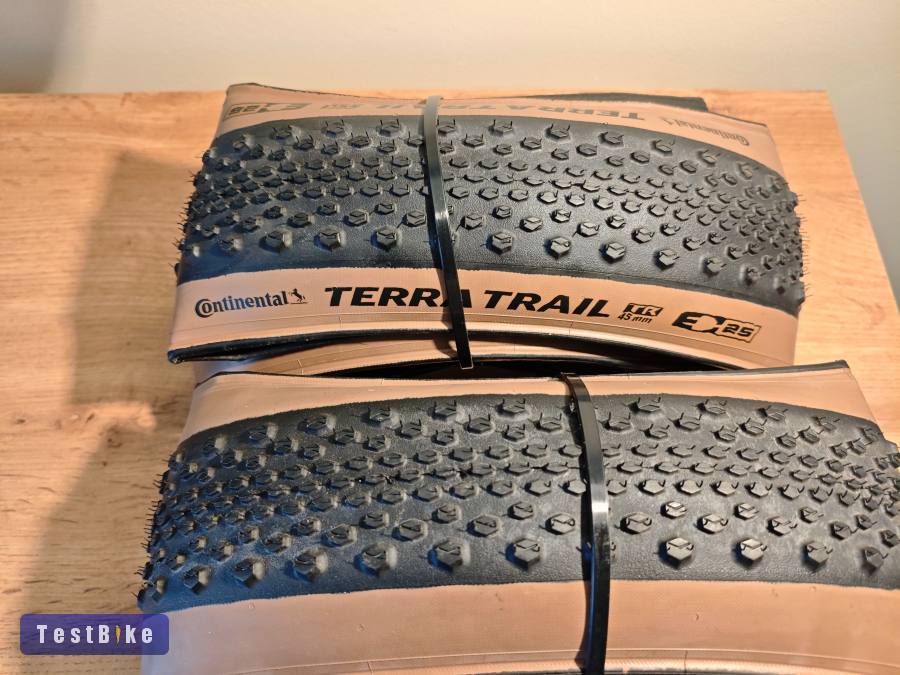 Új Continental Terra Trail külső gumik 45-622