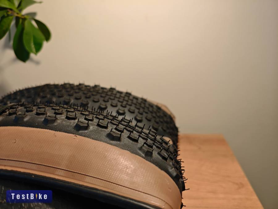 Új Continental Terra Trail külső gumik 45-622