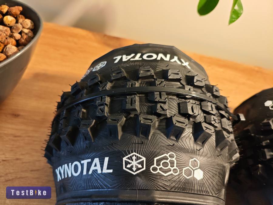 Új Continental Xynotal 29×2.4 külső gumik 