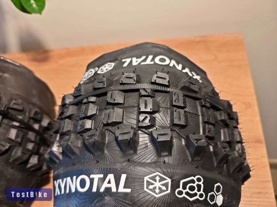 Új Continental Xynotal 29×2.4 külső gumik 
