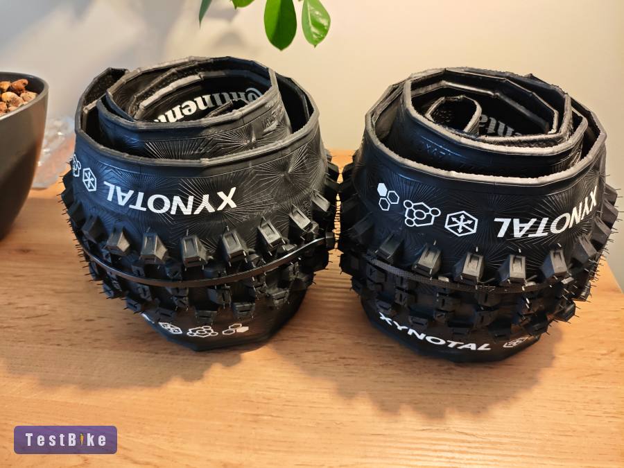 Új Continental Xynotal 29×2.4 külső gumik 