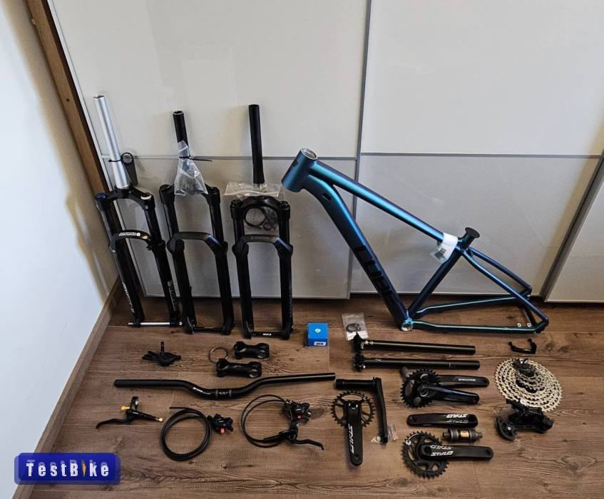 Új Cube Reaction Pro kaméleon, 29-er váz , M-es méret eladó