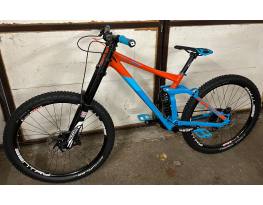 Új Cube Two DH kerékpár