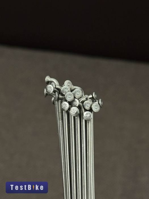 Új DT Swiss Competition 2.0/1.8 262mm küllők + nipple 34db