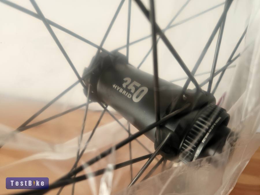 Új DT Swiss HX 1700 Spline® 29er Boost Microspline