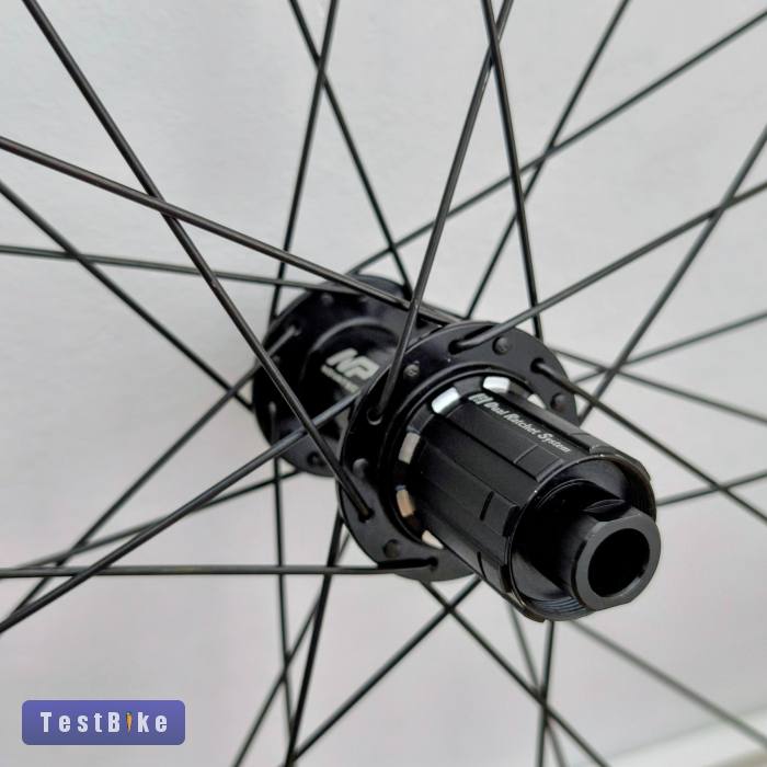 Új DT Swiss R470 országúti kerékszett