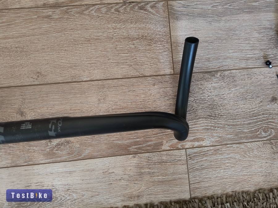 Új Easton karbon gravel kormány és Easton stucni
