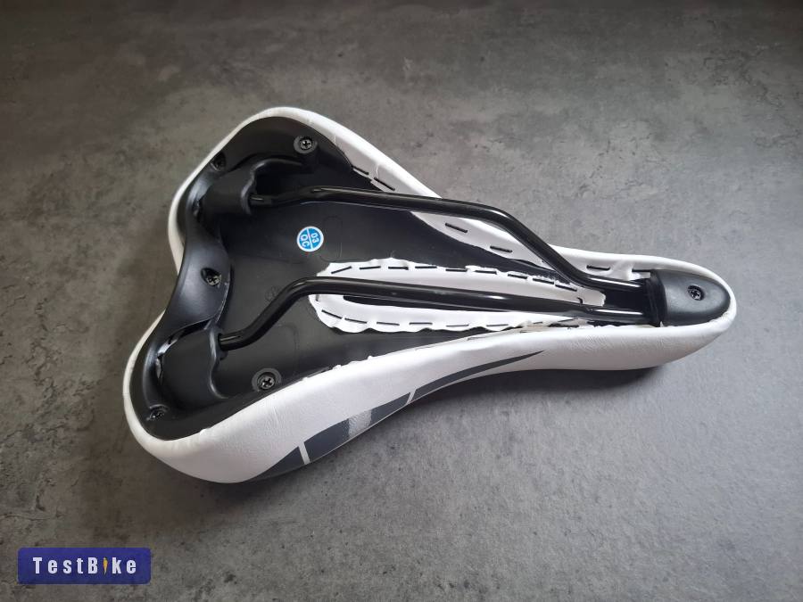 Új fehér trekking nyereg