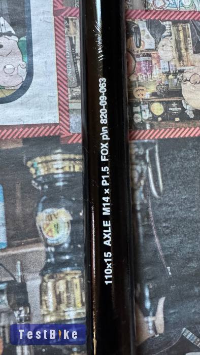 Új FOX / Marzocchi 15x110 Boost QR átütőtengely