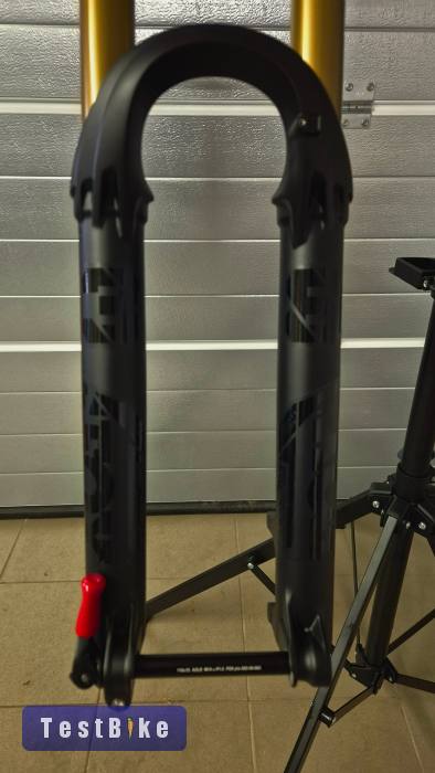 Új FOX 38 Factory GRIP2 180 mm E-MTB tuned