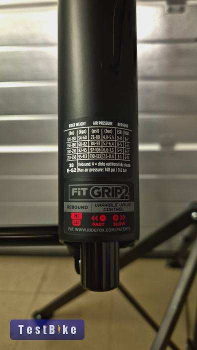 Új FOX 38 Factory GRIP2 180 mm E-MTB tuned