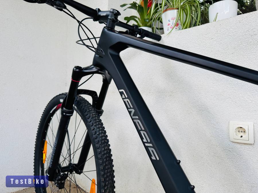 Új Genesis Impact 8.2 karbon mtb