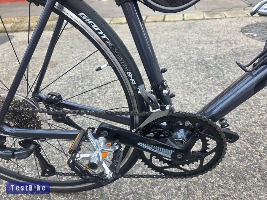 Új Giant Contend 3 eladó sok kiegészítővel