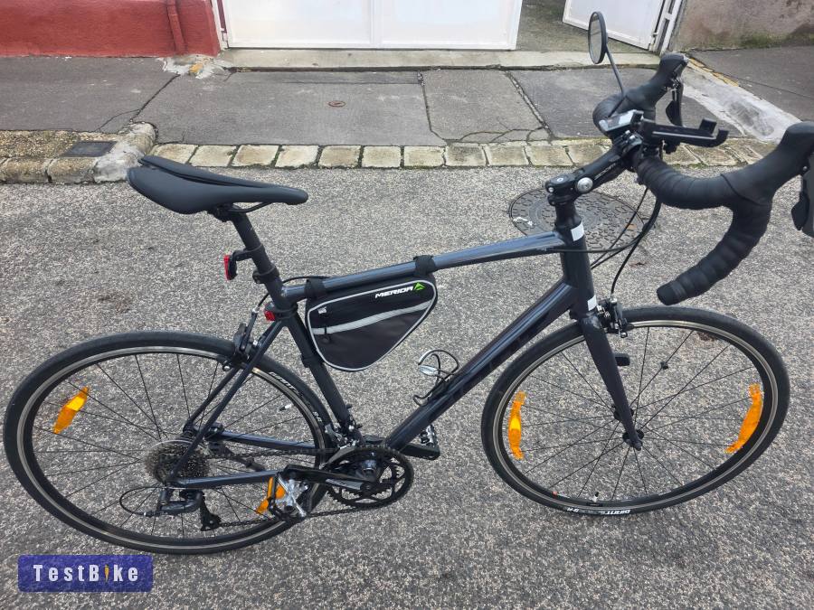 Új Giant Contend 3 eladó sok kiegészítővel