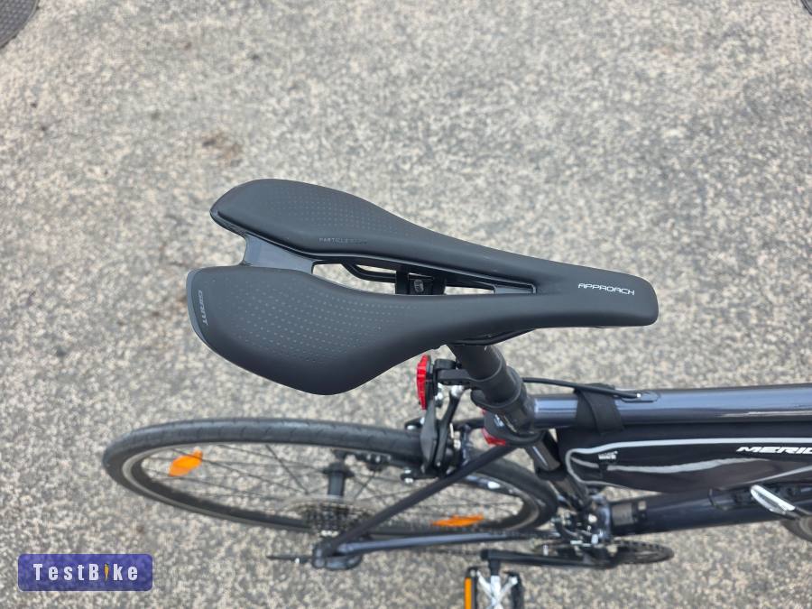 Új Giant Contend 3 eladó sok kiegészítővel