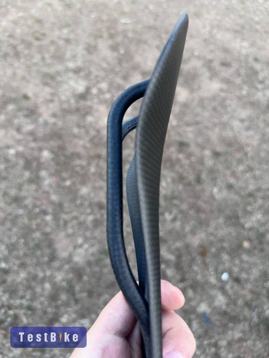 Új Gleu K3 copy carbon nyereg (Balugoe) országúti ülés 50g