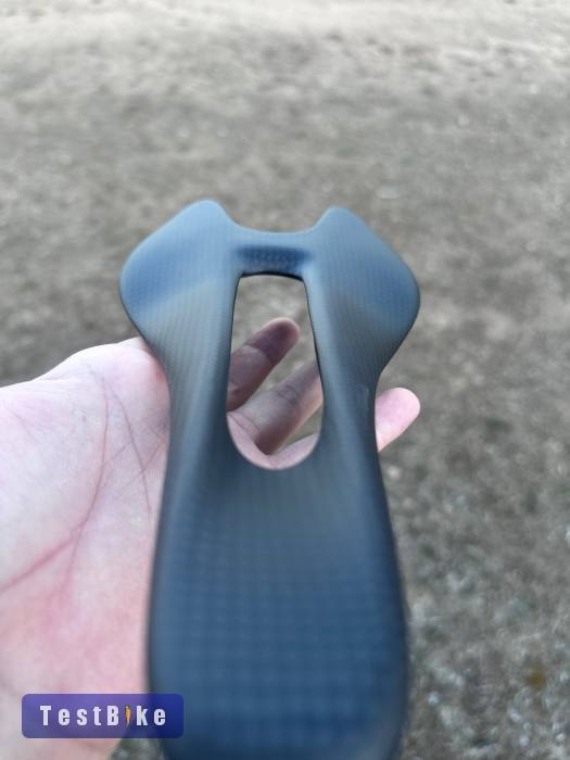 Új Gleu K3 copy carbon nyereg (Balugoe) országúti ülés 50g