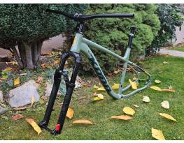 Új Kona Cinder Cone, Fox 34 AWL 120 villa ,Raceface Cockpit