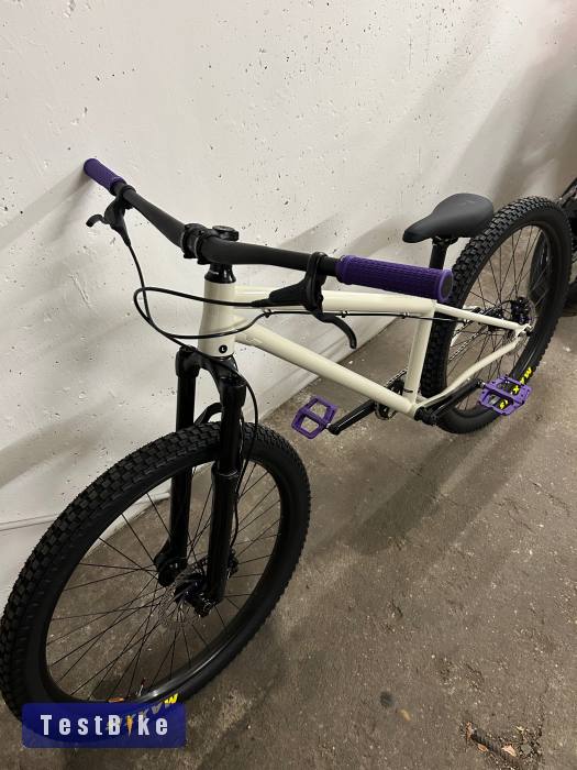új Kona Shonky (2026’) dirt kerékpár