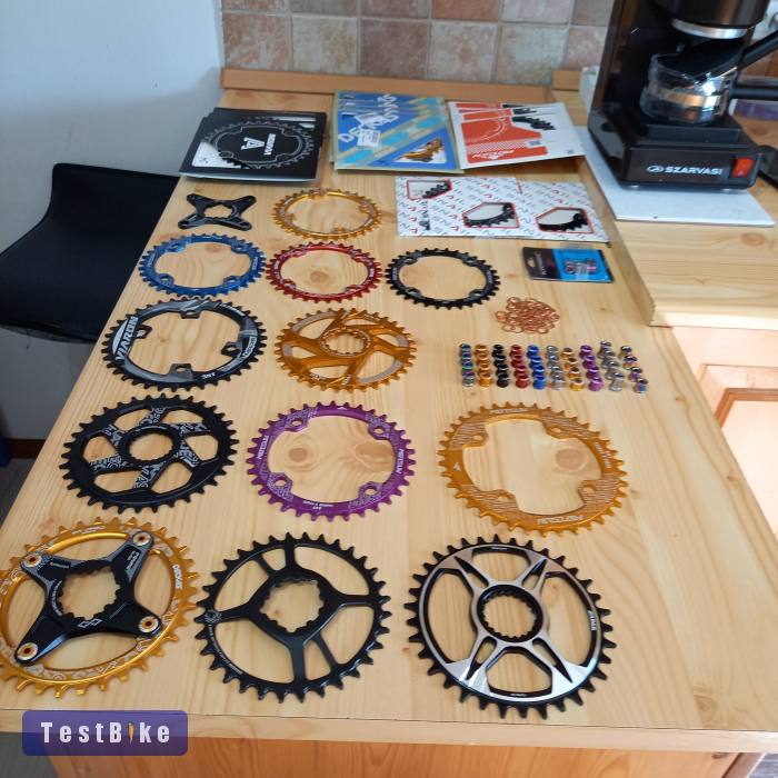 Új lánctányérok és csavarok