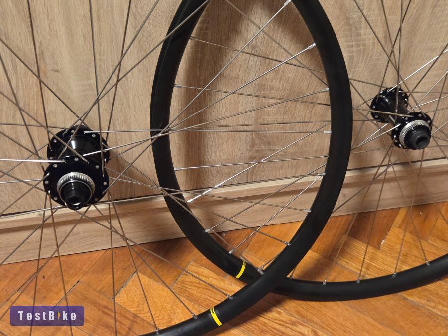 Új Mavic kerékszett Shimano agyakkal