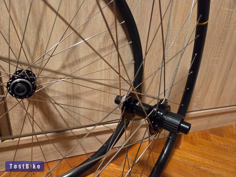 Új Mavic kerékszett Shimano agyakkal