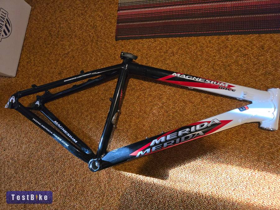 Új Merida Magnesium váz 18" váz, 26" (posta az árban) 