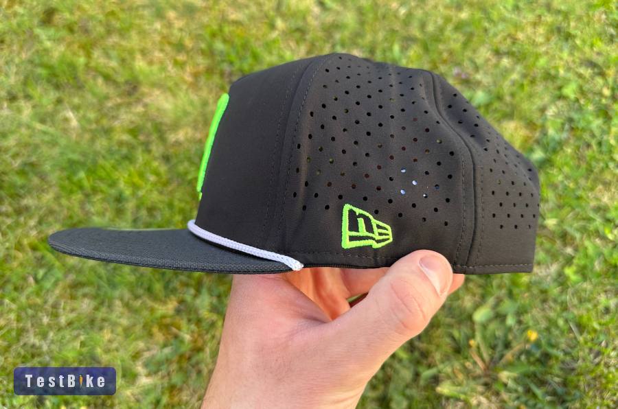 Új Monster Energy fekete/fehér hálós sapka, snapback