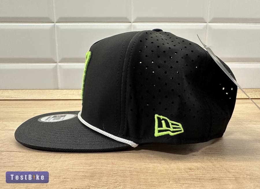 Új Monster Energy fekete/fehér hálós sapka, snapback