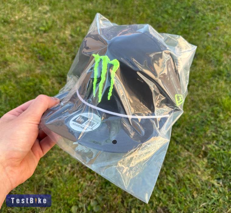 Új Monster Energy fekete/fehér hálós sapka, snapback