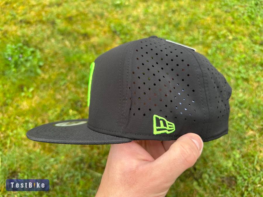 Új Monster Energy fekete perforált hálós sapka, snapback