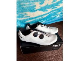 Új Northwave Revolution Road 46