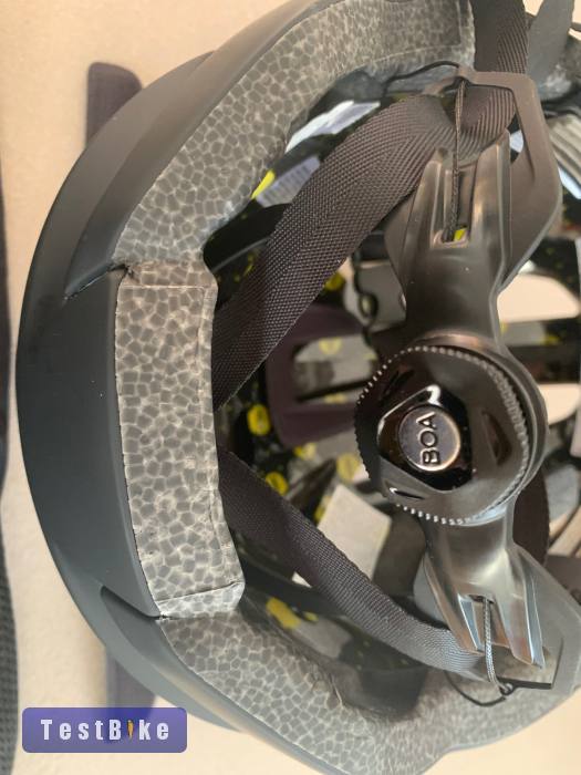 Új Oakley Aro5 Országúti sisak