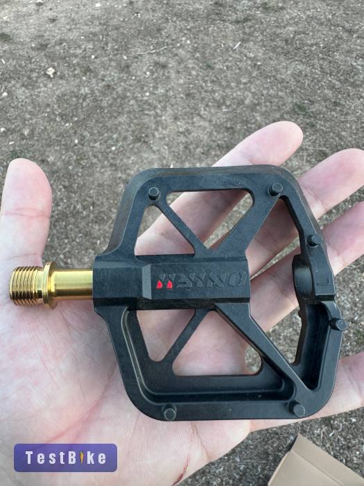 Új Onirii molded carbon pedál titántengellyel mindössze142g!