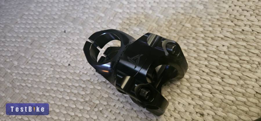 Új Raceface Next karbon kormány és Turbine stucni 35mm