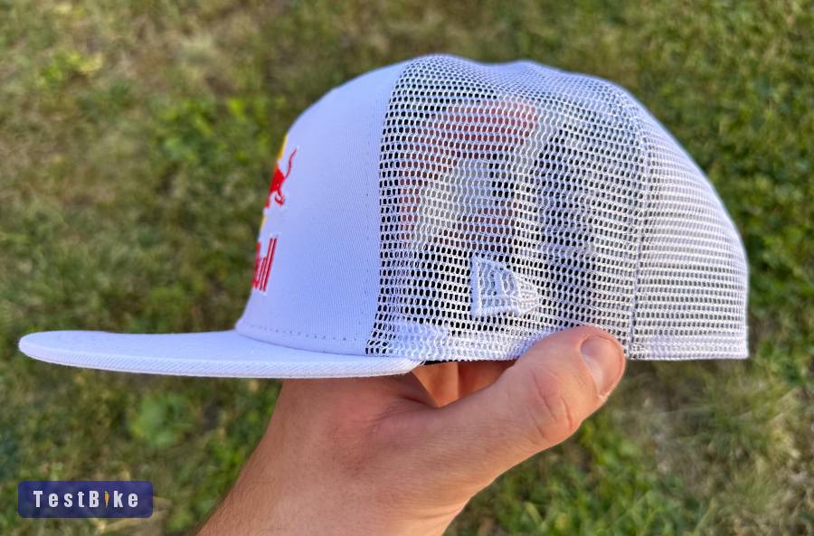Új Red Bull fehér/fehér hálós sapka, snapback 