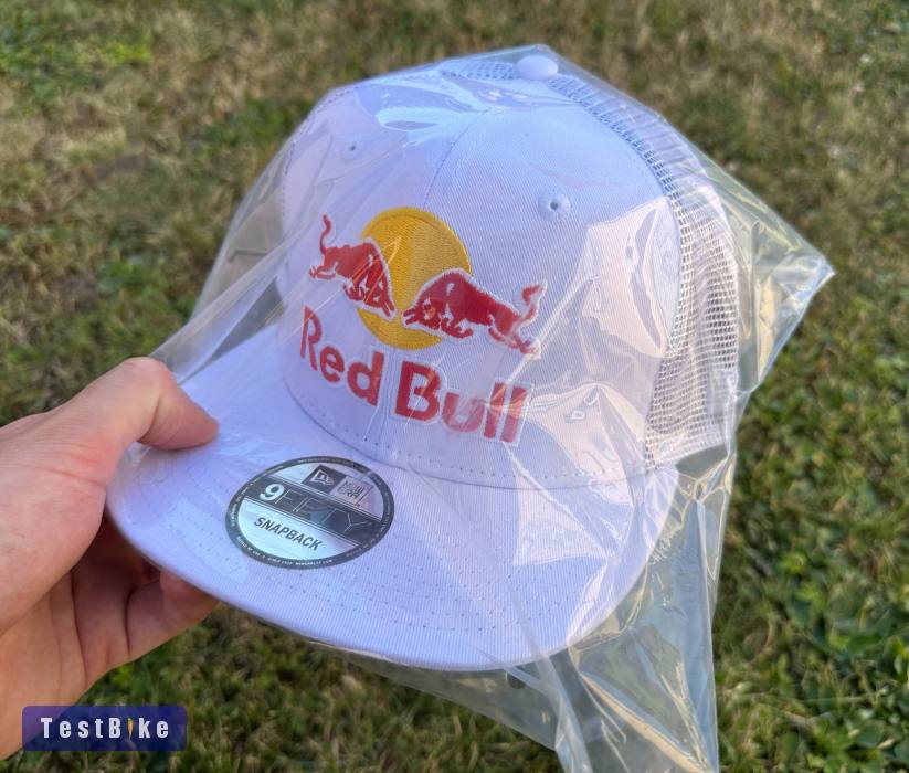 Új Red Bull fehér/fehér hálós sapka, snapback 