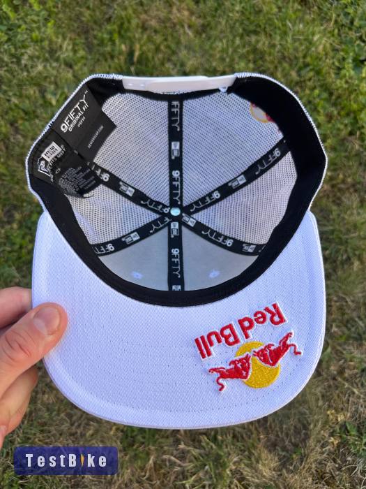 Új Red Bull fehér/fehér hálós sapka, snapback 
